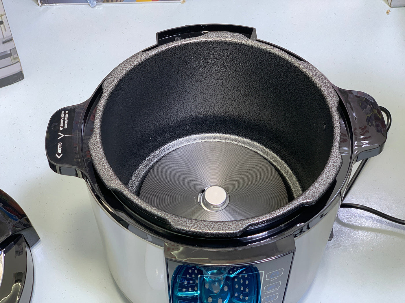 Super Crest Electric Pressure Cooker 1000w Model: SCT-3006