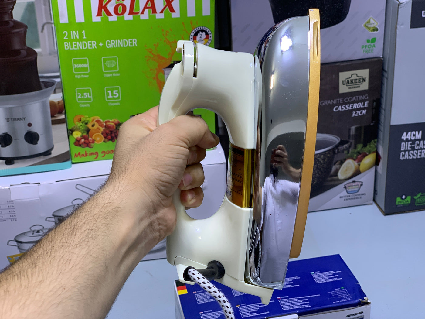 Arshia Dry iron 1200w Non Stick Plate